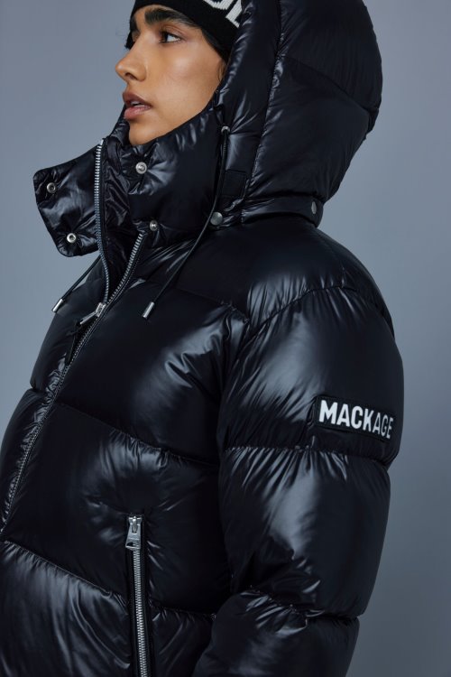 EVIE Black Mackage