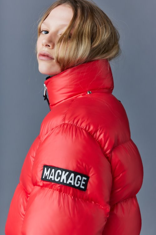 EVIE Black Mackage