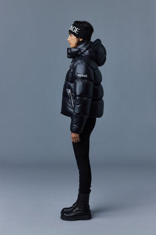 EVIE Black Mackage